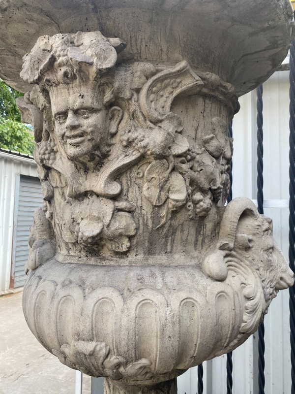 Importante Paire De Vases Médicis Sur Socles à Décor De Têtes De Béliers, Faunes Et Feuillage, jardin, parc…