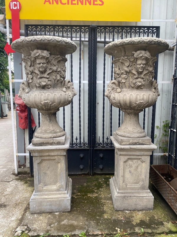 Importante Paire De Vases Médicis Sur Socles à Décor De Têtes De Béliers, Faunes Et Feuillage, jardin, parc…