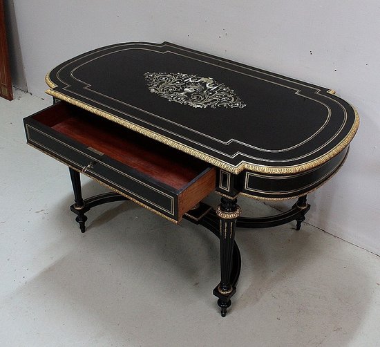 Table de Milieu en Poirier noirci, époque Napoléon III - 1ère partie du XIXe