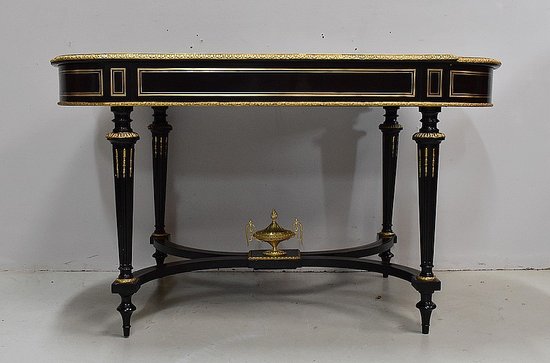 Table de Milieu en Poirier noirci, époque Napoléon III - 1ère partie du XIXe