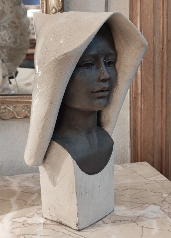 Large female bust in cracked ceramic religious/good sister Signed Stenne.