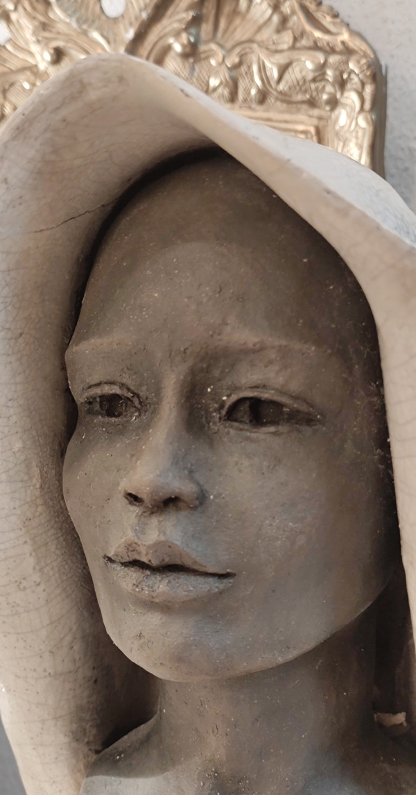 Large female bust in cracked ceramic religious/good sister Signed Stenne.