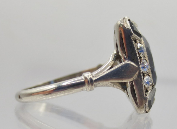 Art-Deco-Ring.  