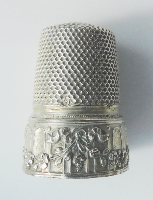 coffret Nécessaire De Couture Argent massif XIXe ciseaux dé à coudre poinçon à broder