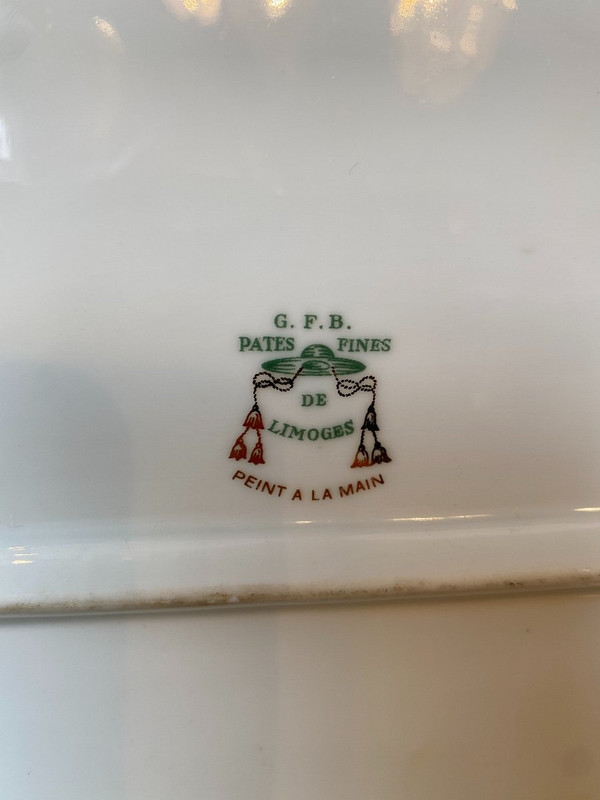 Scatola in porcellana di Limoges, montatura in ottone, XX secolo