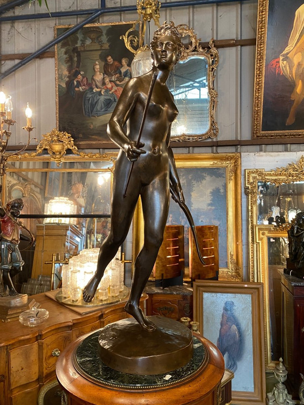 Grande soggetto femminile in bronzo del XIX secolo "Diane Chasseresse" firmato Houdon, fondatore F. Barbedienne