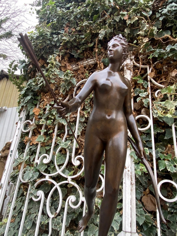 Grande soggetto femminile in bronzo del XIX secolo "Diane Chasseresse" firmato Houdon, fondatore F. Barbedienne