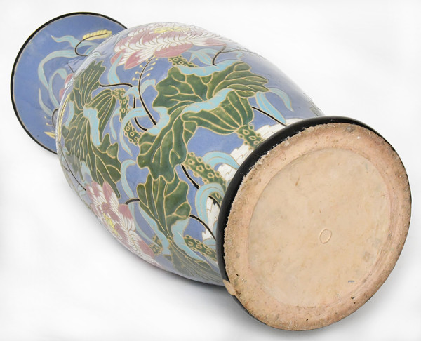 Importante vaso in ceramica smaltata con decoro floreale (H=102,5cm) 