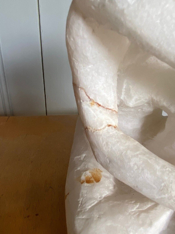 Sculpture en taille directe en pierre onyx femme agenouillée XXe 