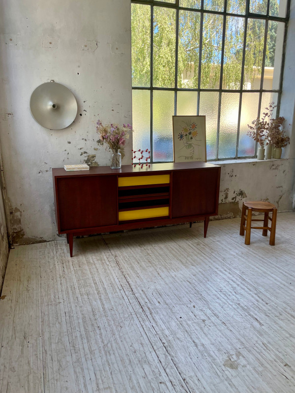 Credenza modernista scandinava in teak con 4 cassetti