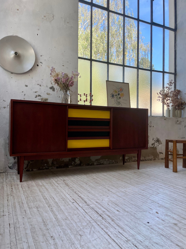 Credenza modernista scandinava in teak con 4 cassetti