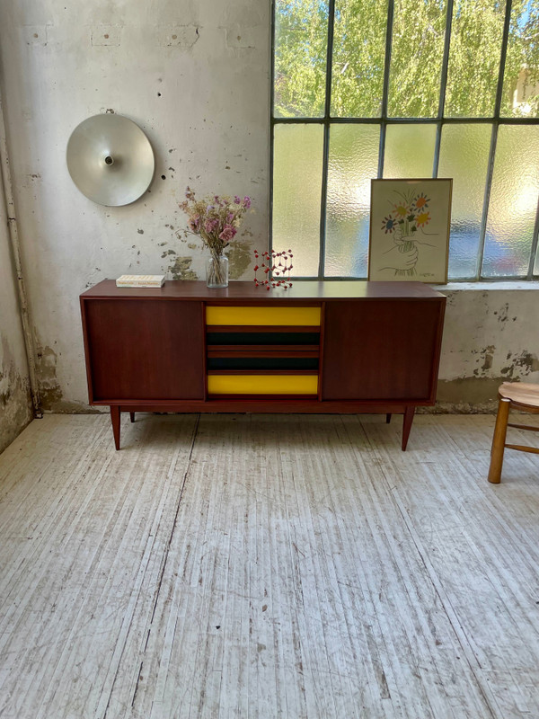 Credenza modernista scandinava in teak con 4 cassetti