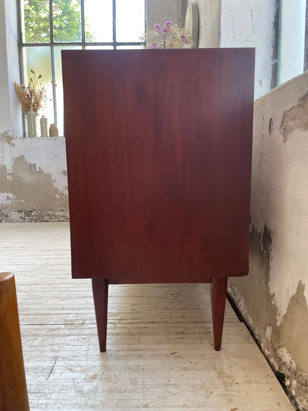 Credenza modernista scandinava in teak con 4 cassetti