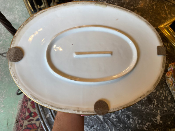 Große Ovale Dose / Box aus Capodimonte Porzellan, 19. Jahrhundert, Szene von Menschen