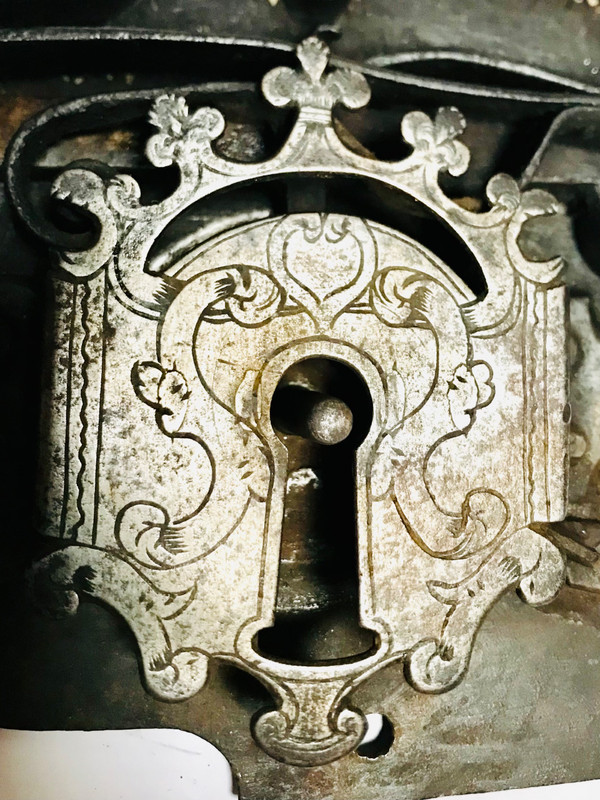 Serrure et sa clef en fer forgé   héraldique royauté noblesse 16/17ème