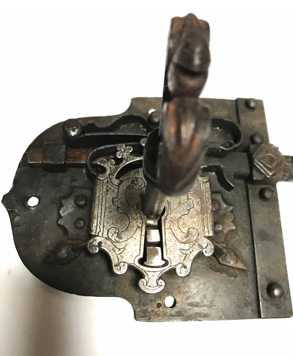 Serrure et sa clef en fer forgé   héraldique royauté noblesse 16/17ème