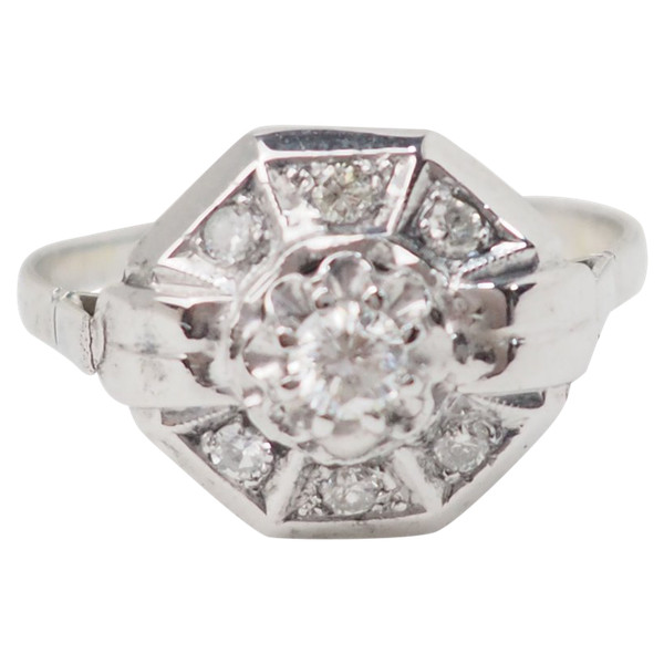 Anello ottagonale in oro bianco e diamanti 
