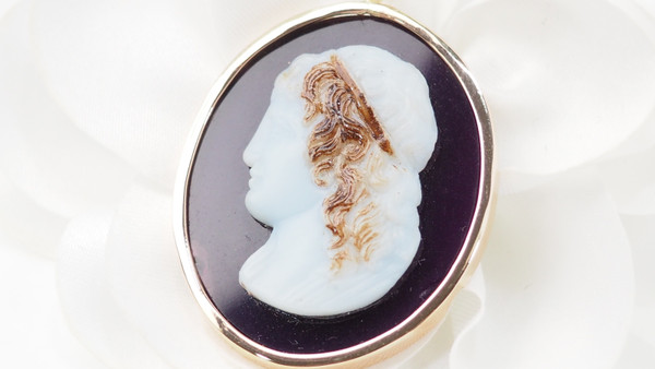 Pendentif camée sur agate