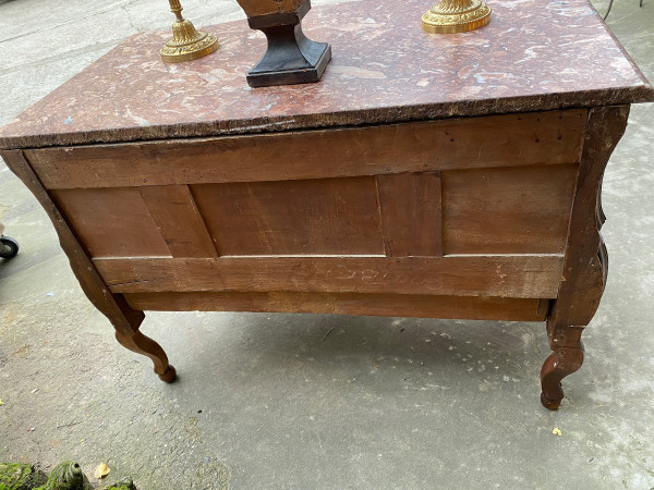 Provenzalische Sauteuse-Kommode aus dem 18. Jahrhundert, Louis XV, mit farbigem Marmorboden