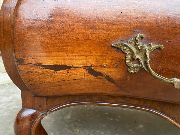 Provenzalische Sauteuse-Kommode aus dem 18. Jahrhundert, Louis XV, mit farbigem Marmorboden