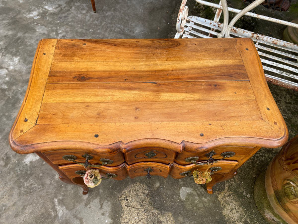 Commode rustique De Style Louis XV En Noyer Massif, Vallée Du Rhône, XXème Siècle