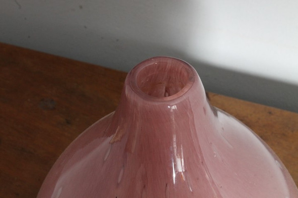 Vaso Murano Vintage metà XX sec Rosa con bolle impresse. Mis H 20 L 16 