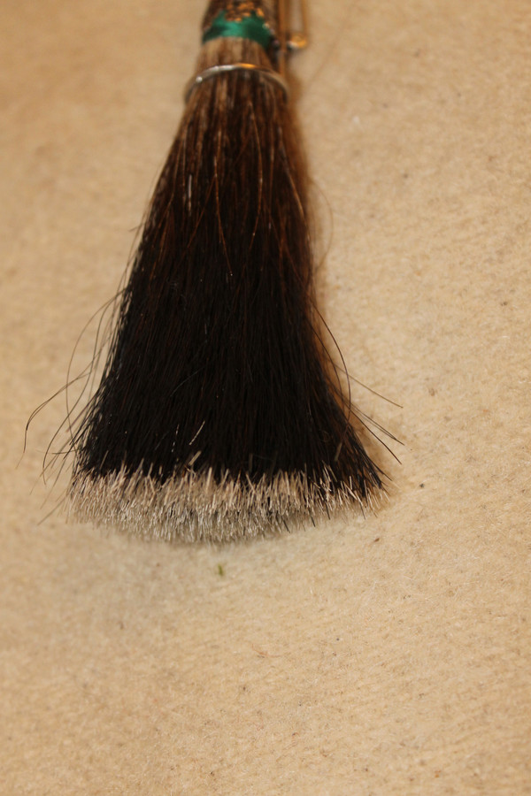 Hutnadelbrosche mit Naturhaar Herkunft Tiroler Alpen