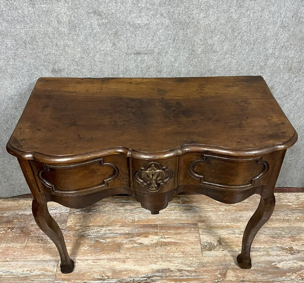 Lyonnaise game console from the Louis XV period with crossbow facade circa 1750