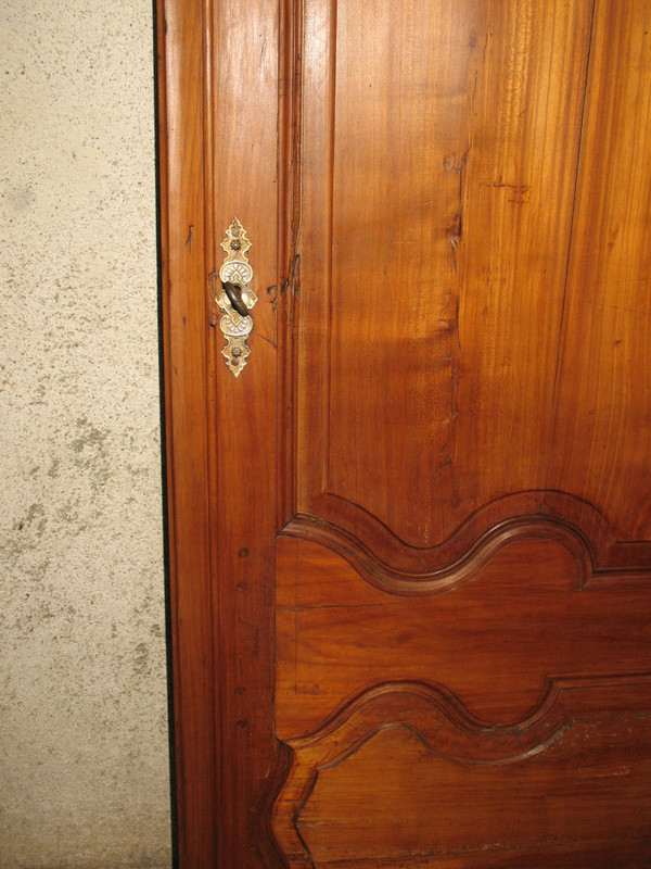 Porta in legno modanato in stile Luigi XIV in ciliegio, fine XVIII secolo 
