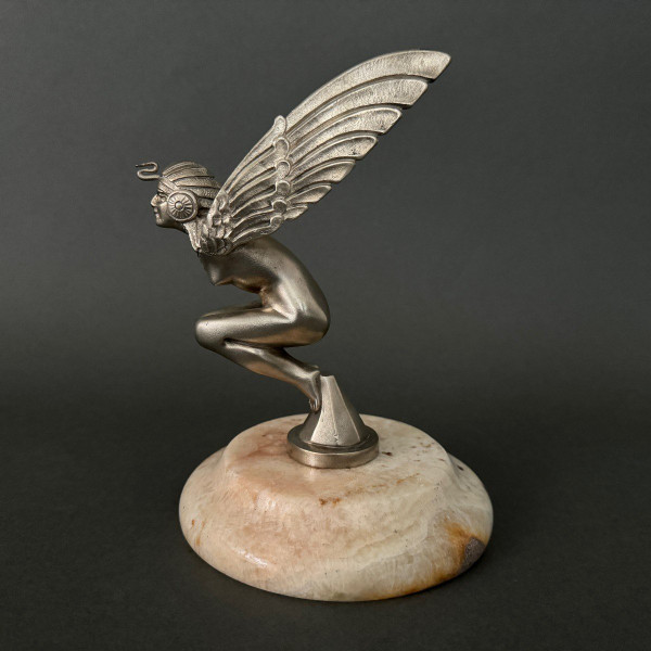 Mascotte automobilistica di Marcel Bonnot donna alata in bronzo argentato