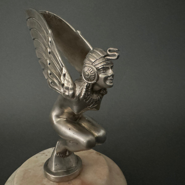 Mascotte automobilistica di Marcel Bonnot donna alata in bronzo argentato