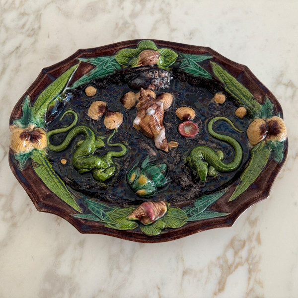 Barbotine dish decorated with shells and Palissy lizard