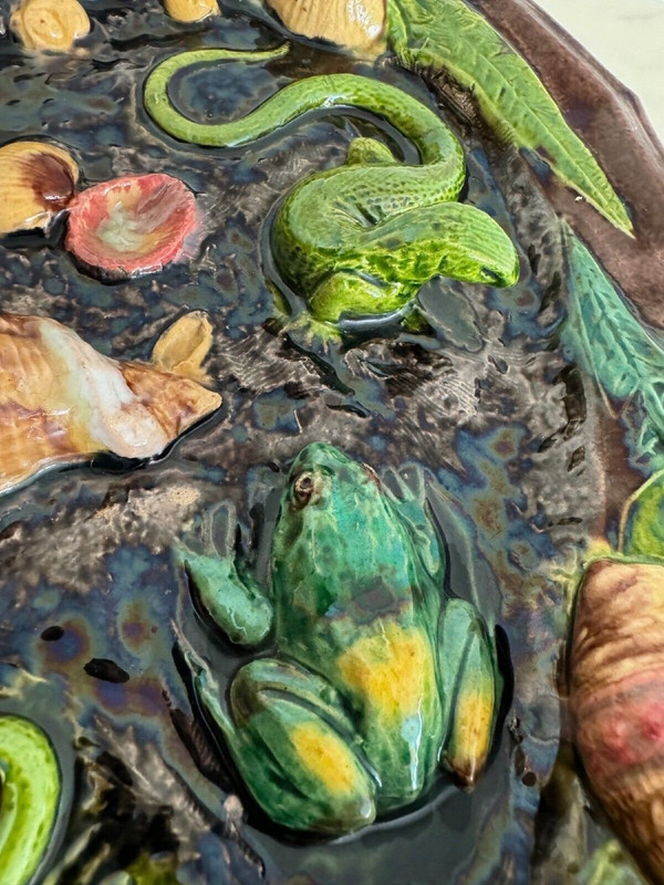 Barbotine dish decorated with shells and Palissy lizard