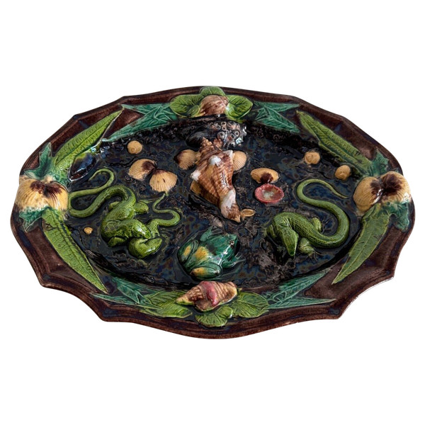Barbotine dish decorated with shells and Palissy lizard