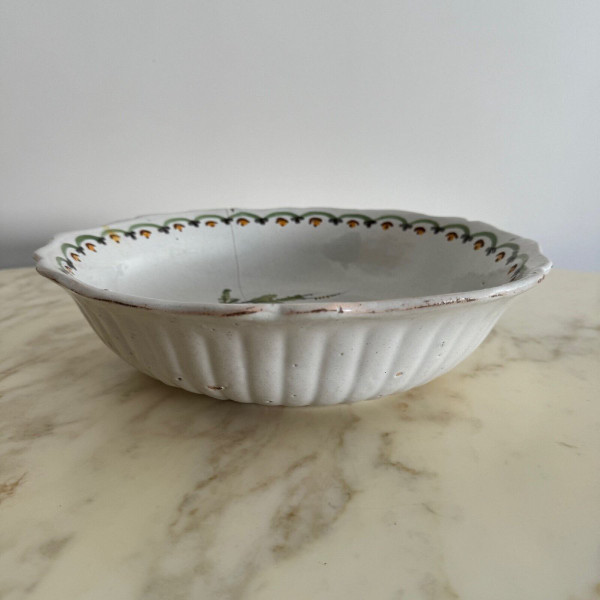 18th century Nevers earthenware salad bowl with gadrooned dog decoration