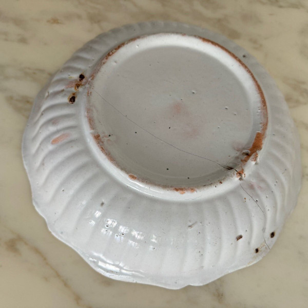 18th century Nevers earthenware salad bowl with gadrooned dog decoration