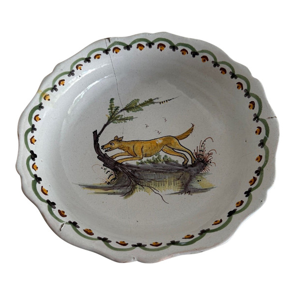 18th century Nevers earthenware salad bowl with gadrooned dog decoration
