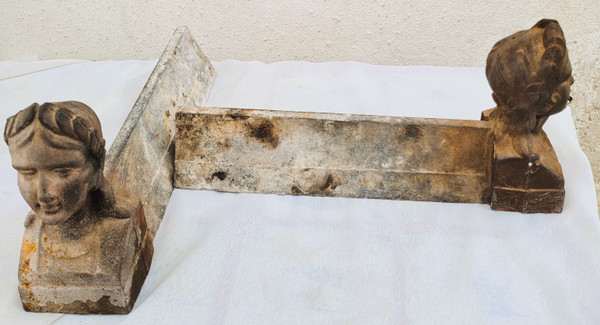 Coppia di alari da camino, busto di donna identificato nel XIX secolo