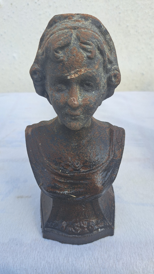 Coppia di alari da camino, busto di donna del XIX secolo