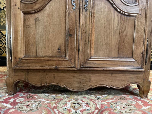 Niedriger Schrank aus der Zeit Louis XV aus massiver Eiche