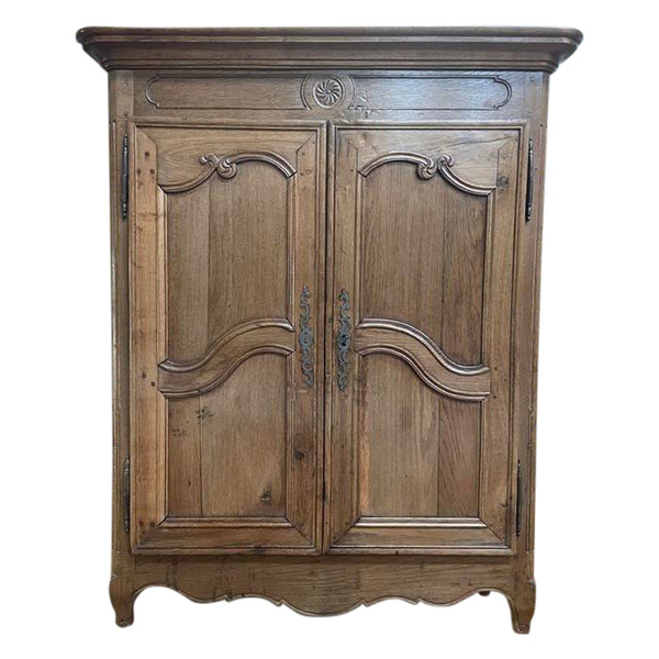 Niedriger Schrank aus der Zeit Louis XV aus massiver Eiche