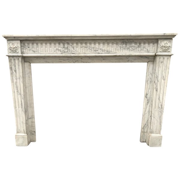 Cheminée De Style Louis XVI En Marbre Blanc Veiné De Carrare XIX Siècle