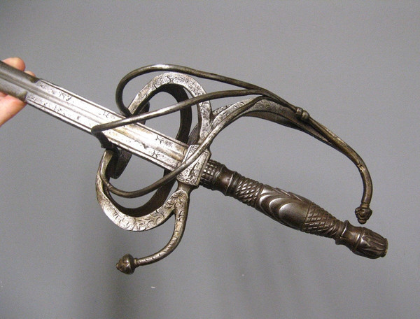 16th/17th century style rapier from the Viollet Le Duc 19th century period.
