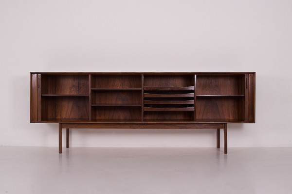 Buffet de milieu en palissandre, Henning Kjaernulf.