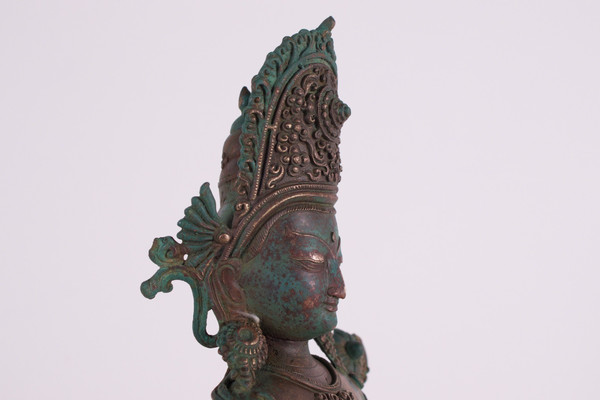 Indra in piedi, Nepal.