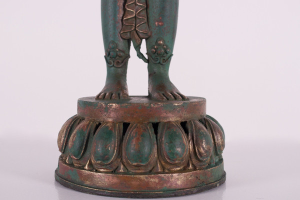 Indra in piedi, Nepal.