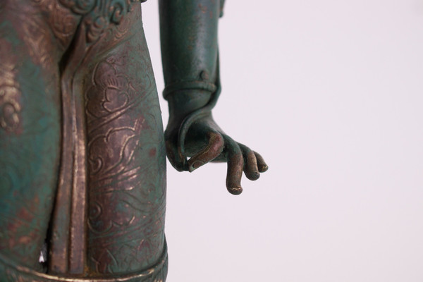 Indra in piedi, Nepal.