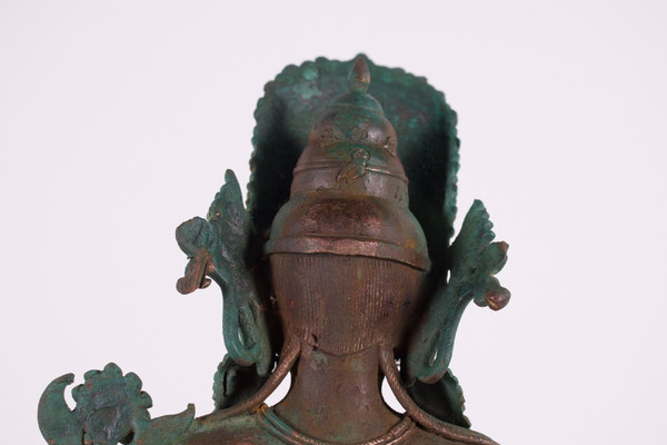 Indra in piedi, Nepal.