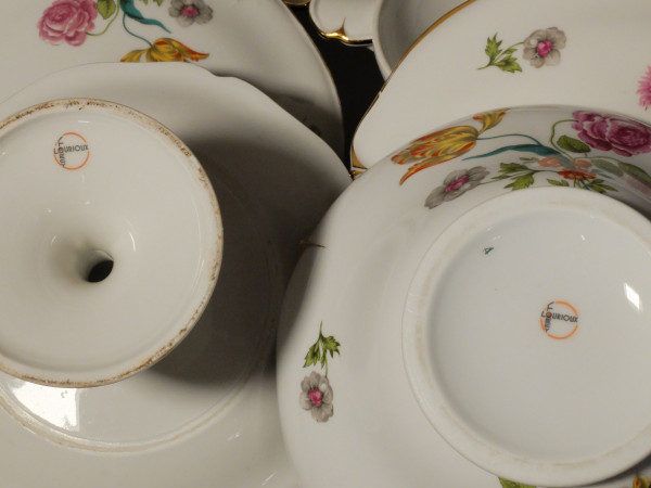 Service en porcelaine par la manufacture Lourioux à Foëcy 