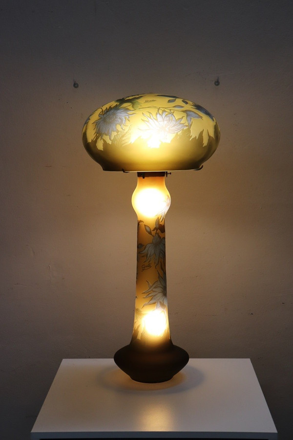 High Table Lamp in Cameo Art Glass